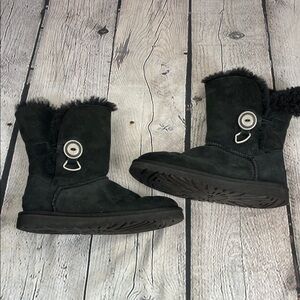 UGG Black Fur-Lined size 6 short boots